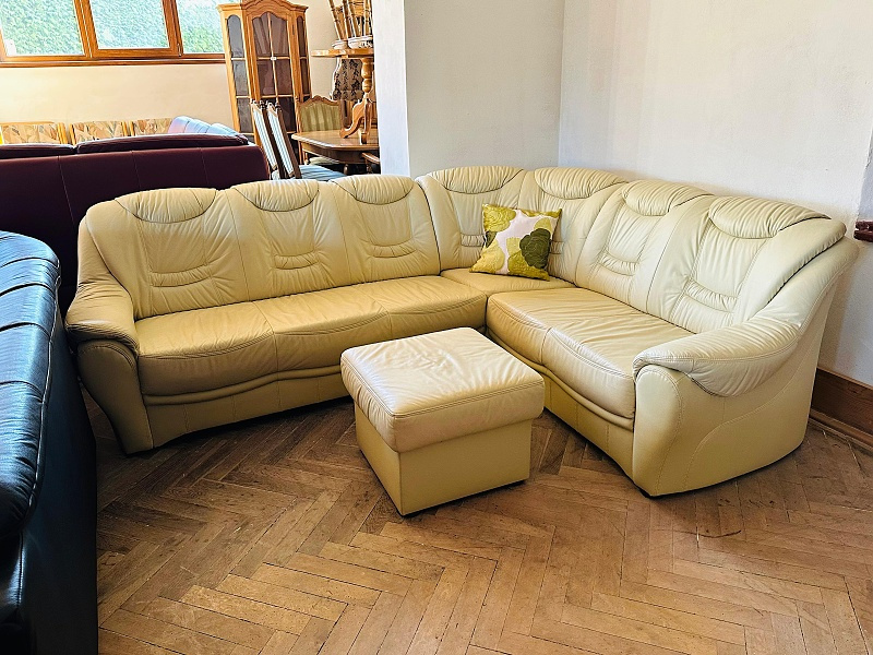 058 Kožená rohová sedací souprava sedačka + taburet