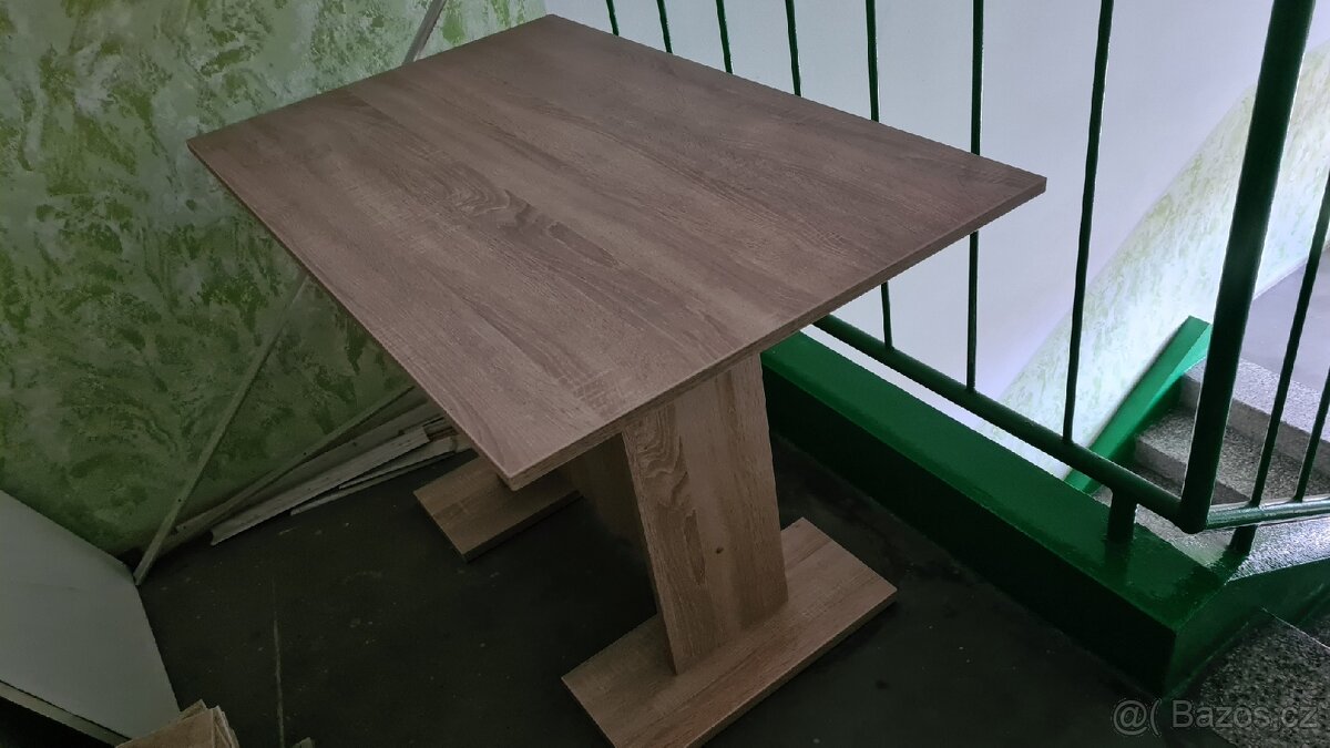 Jídelní stůl ines