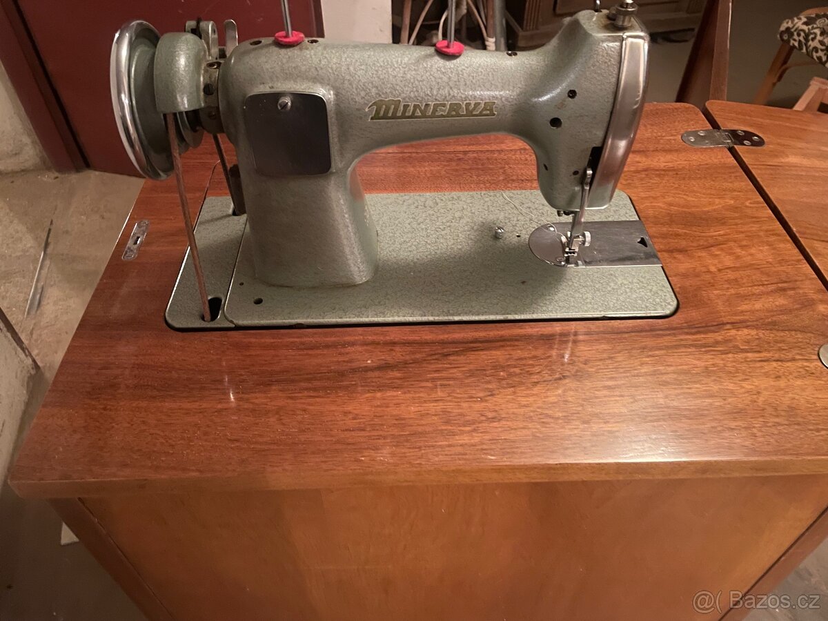 Šicí stroj Minerva 1957