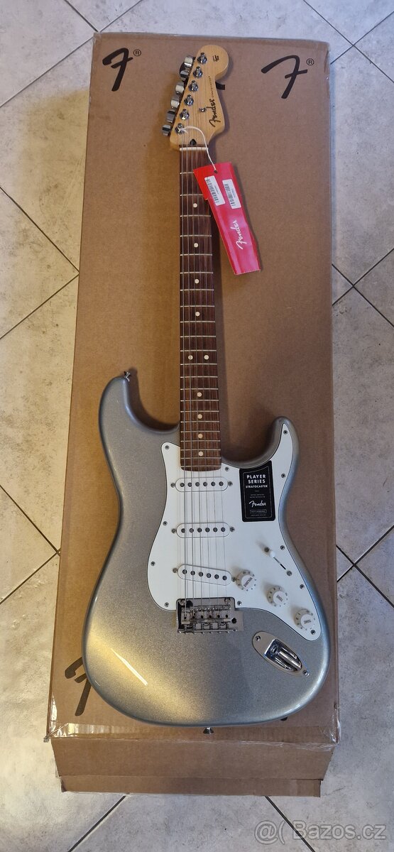 Fender Player Stratocaster Silver min použitá