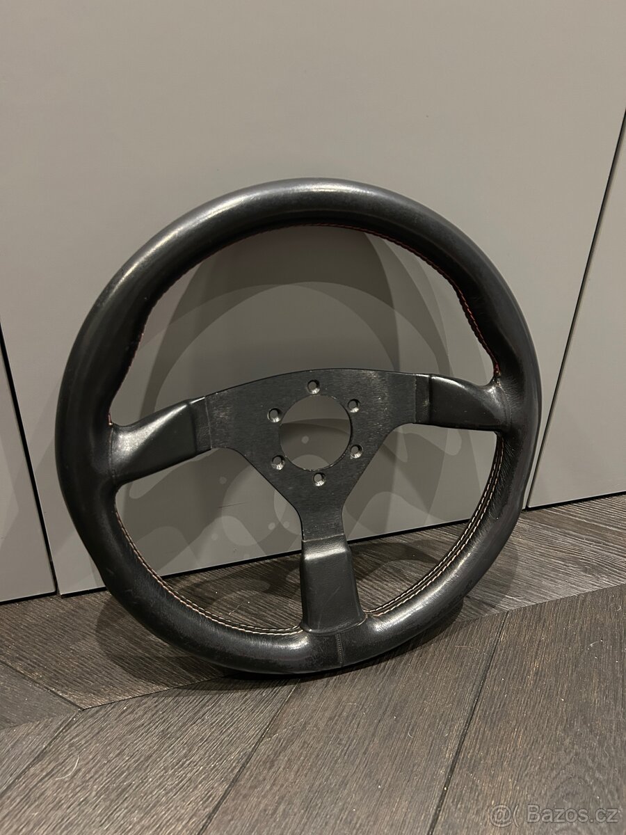 Vzácný Tomei volant