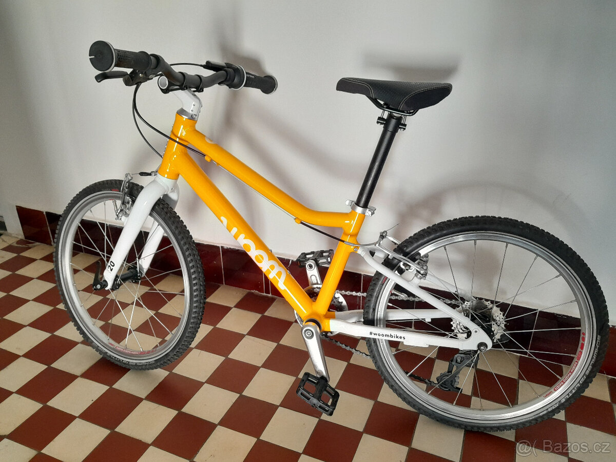 PRODÁNO - DĚTSKÉ JÍZDNÍ KOLO WOOM 4 + PŘILBA