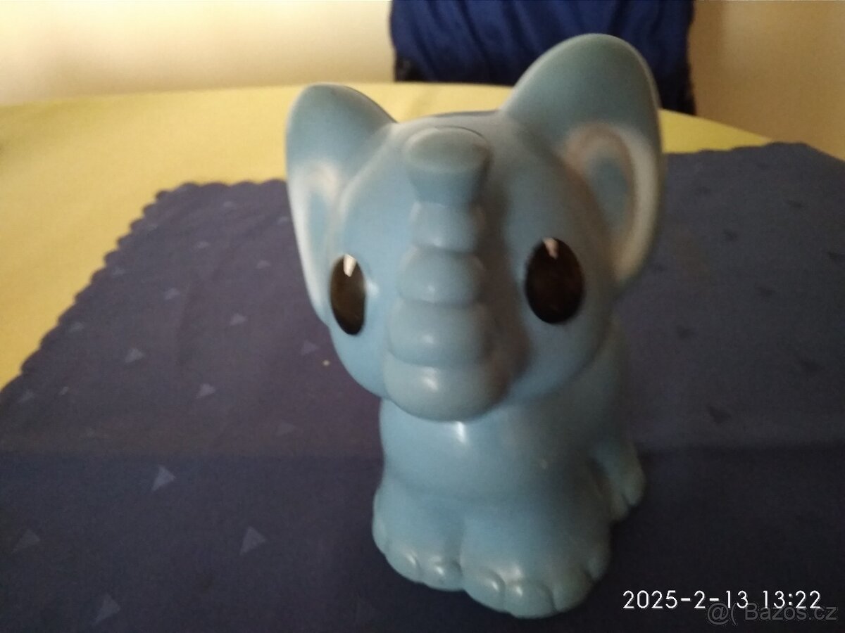 Retro pískací sloník