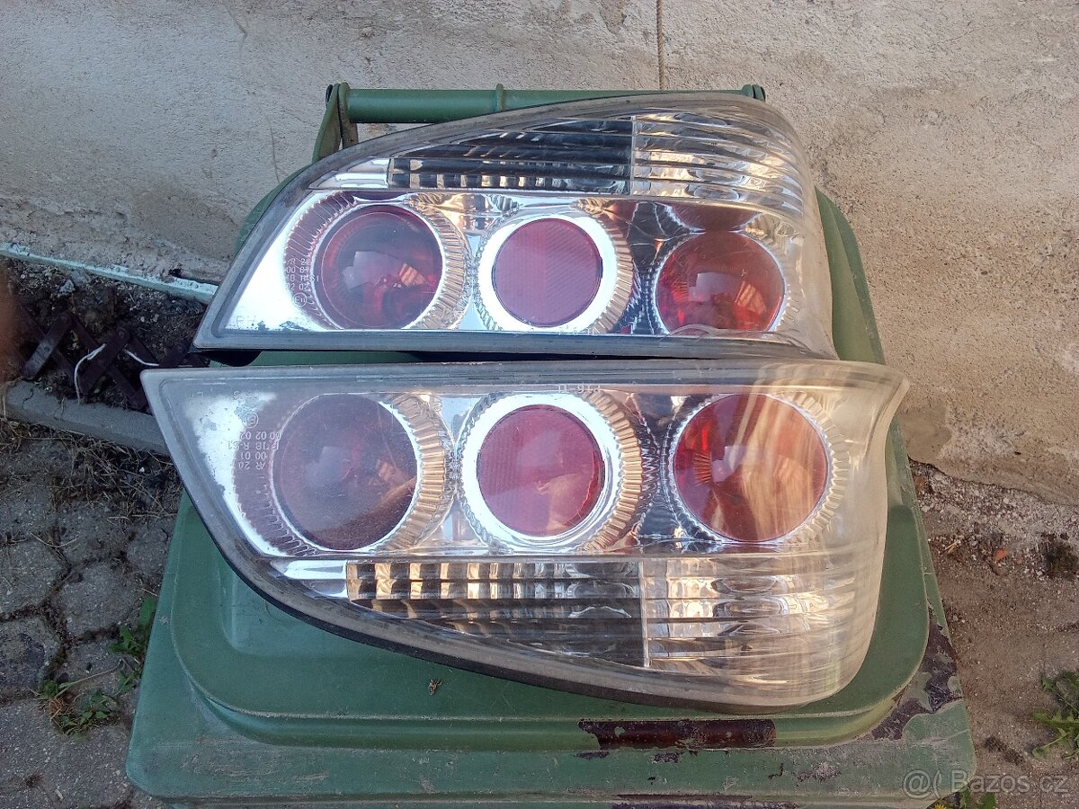 Prodám světla na Peugeot 106