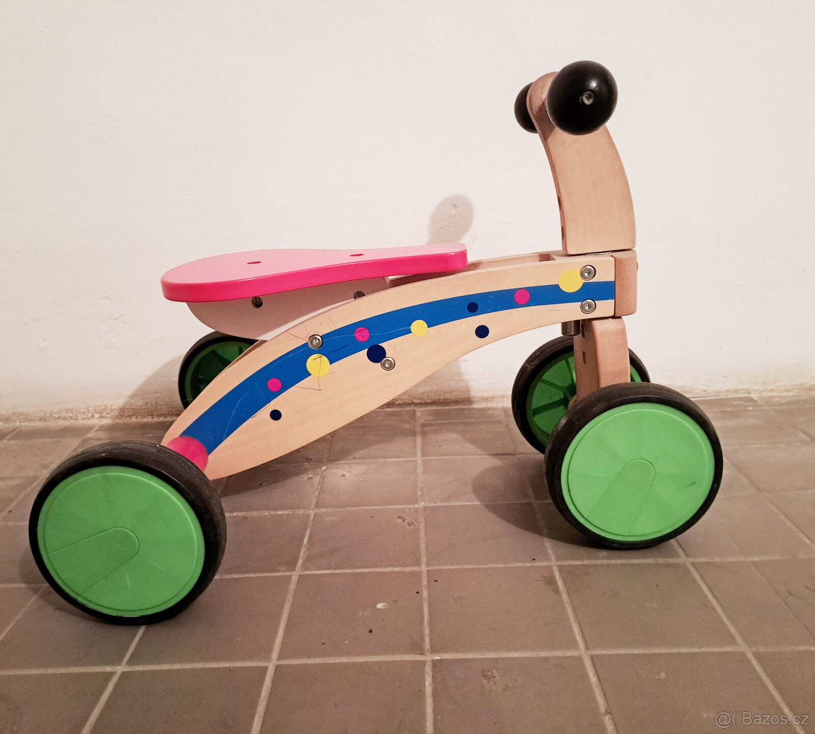Dětské dřevěné odrážedlo