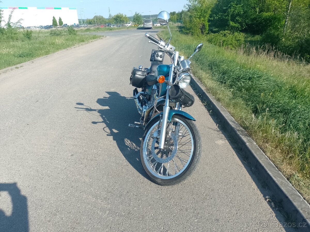 Suzuki Intruder vs800