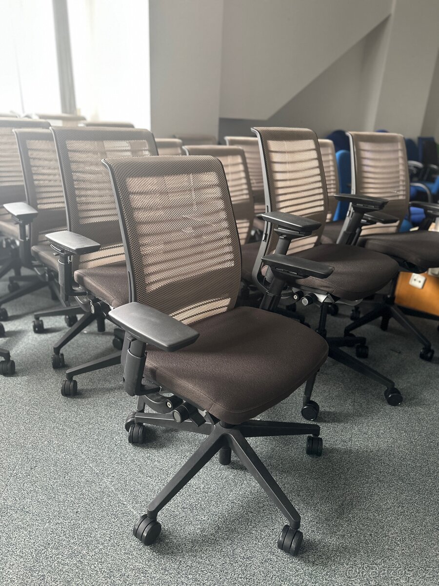 Židle Steelcase Think v Brně, více kusů