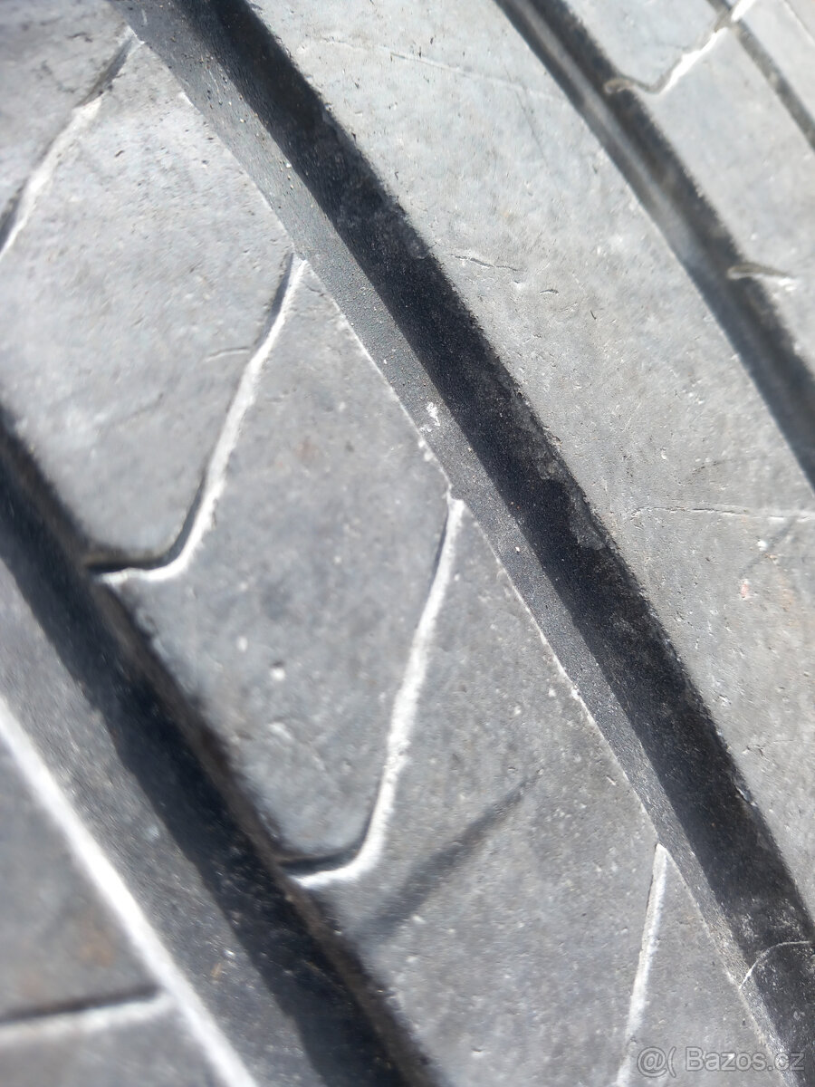 275/40R22 107Y A 315/35R22 111Y
