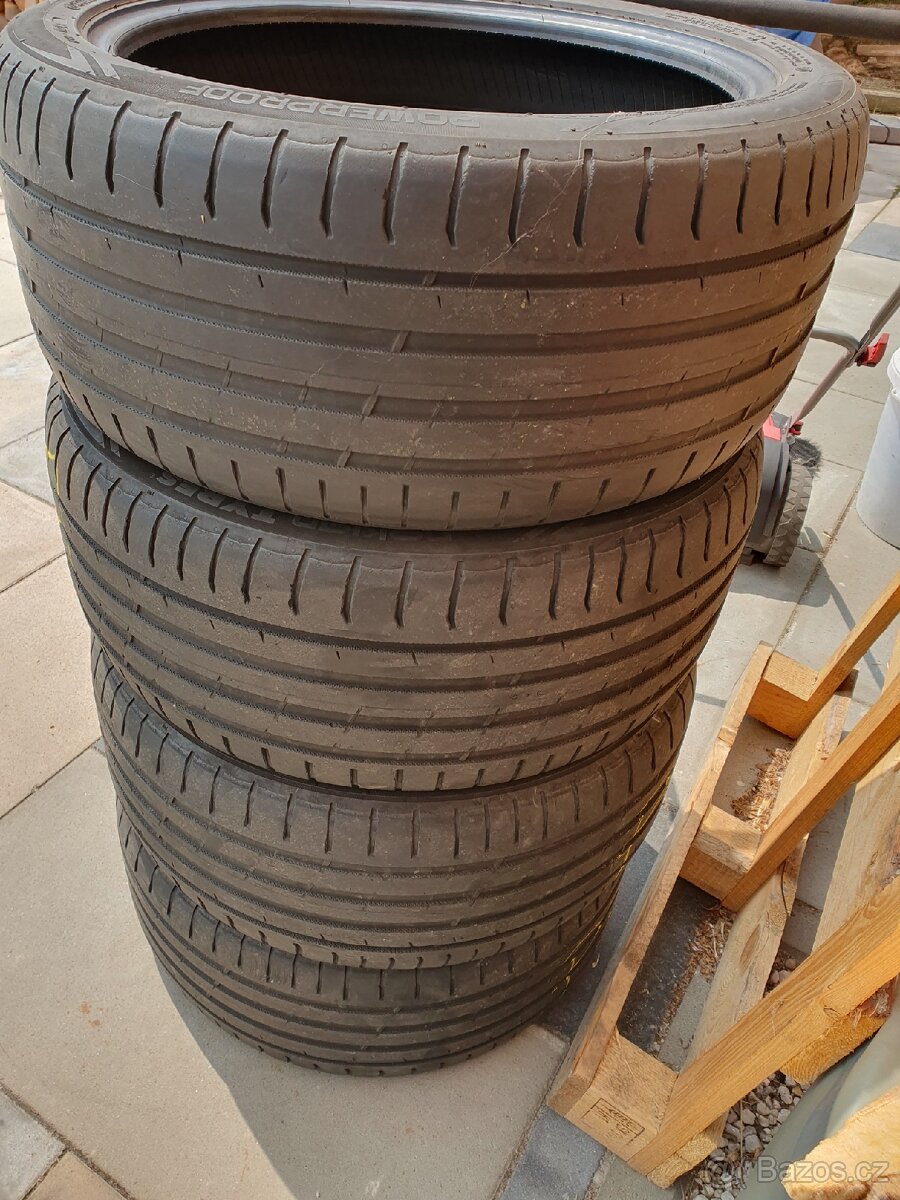 245/40/18 sada 4mm Nokian letni