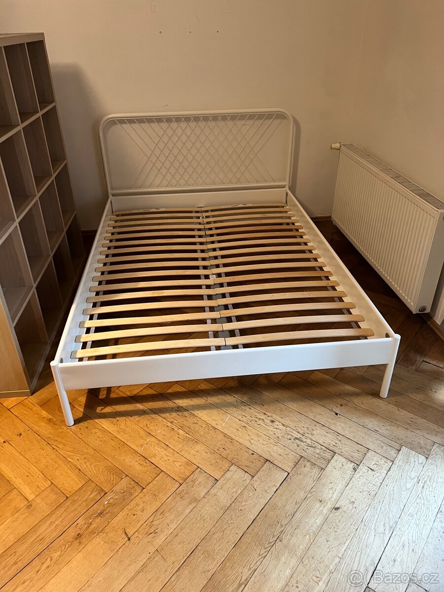 Postel s rošty 140cm