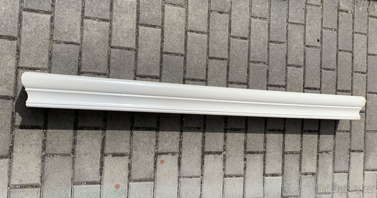 PRODÁM STAROU DŘEVĚNOU GARNÝŽ