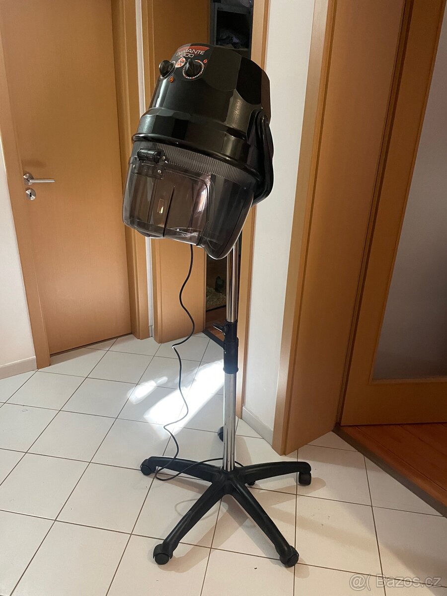 Vysoušeč vlasů