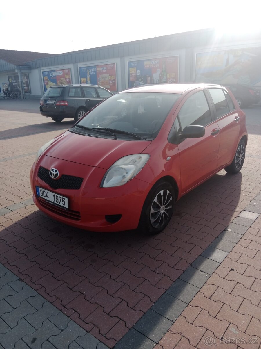Toyota Yaris 1.3 VVT-i 64kW, benzín, 5dveří