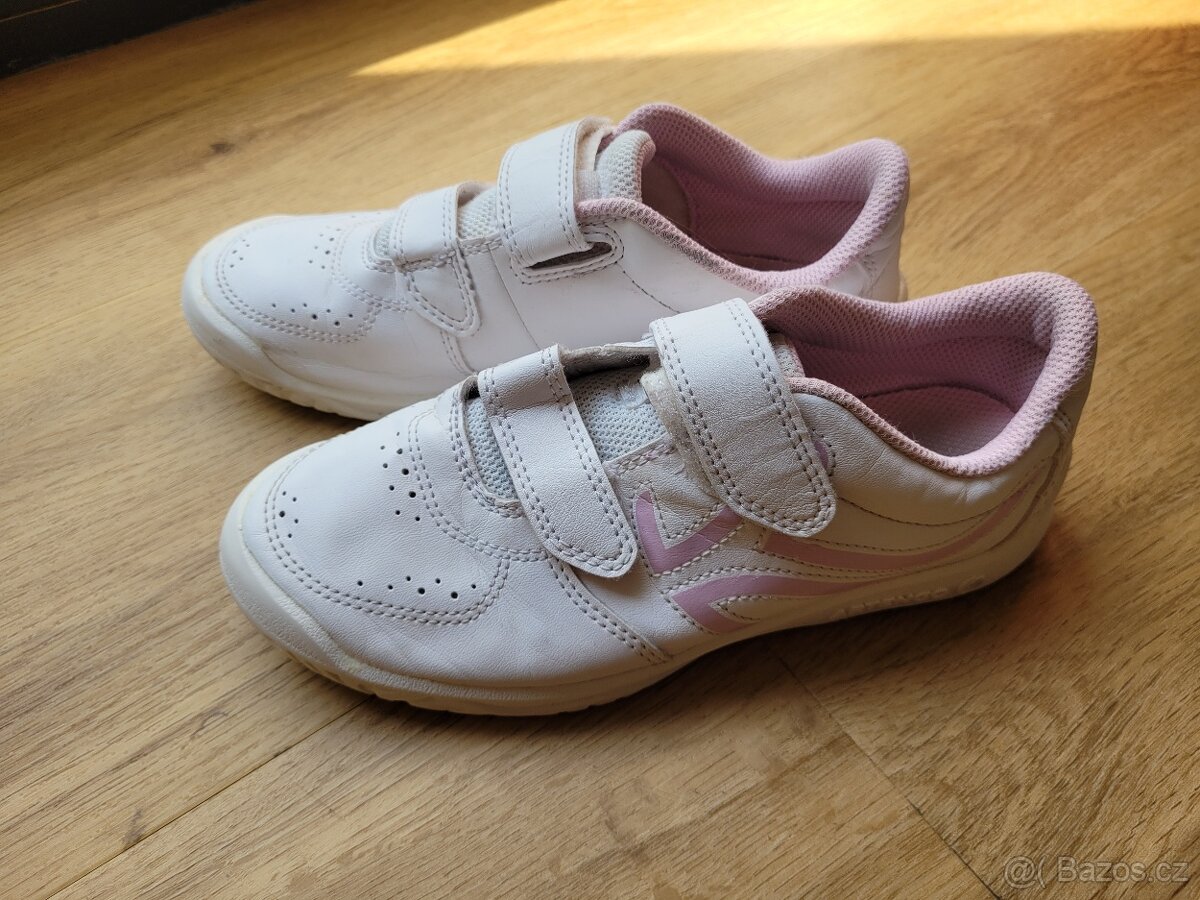 Sálové tenisky zn. Artengo vel. 32