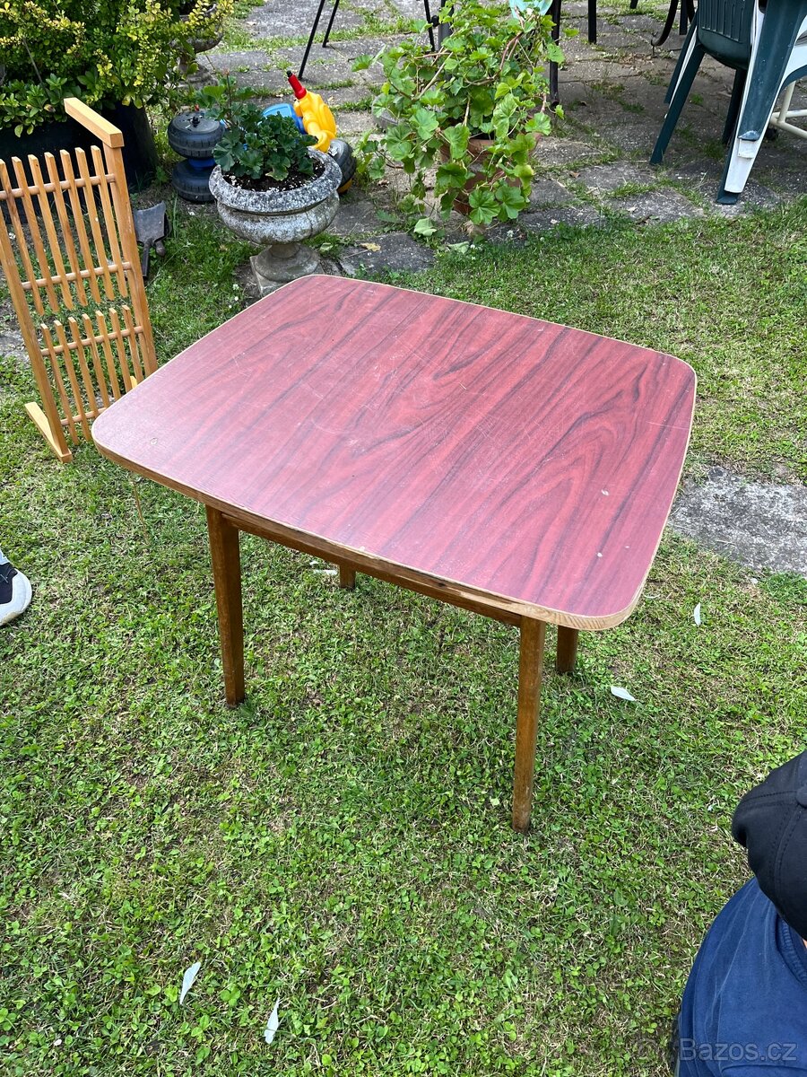 Retro dřevěný stůl s úložným prostorem