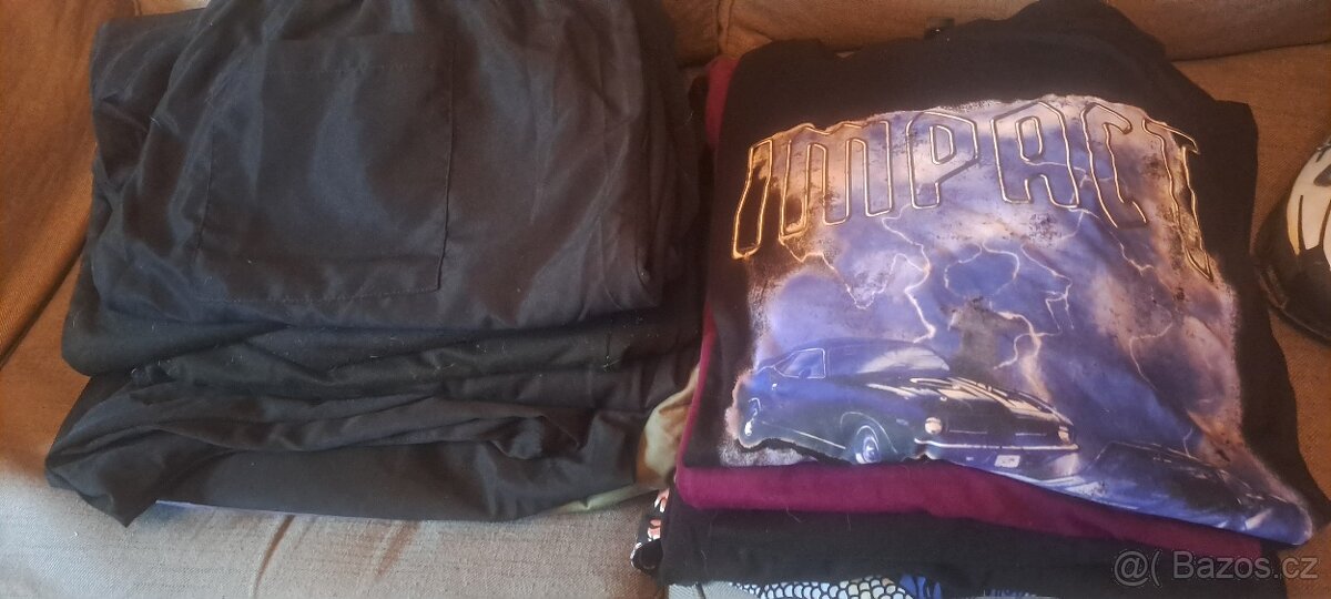 Balík pánského oblečení