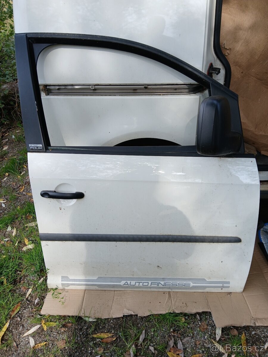 Prodám pravé přední dveře VW Caddy mk4