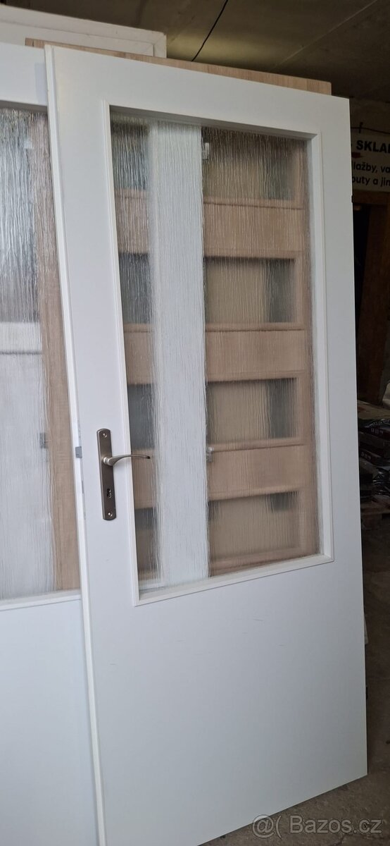 dveře 80L 2/3 sklo + kování