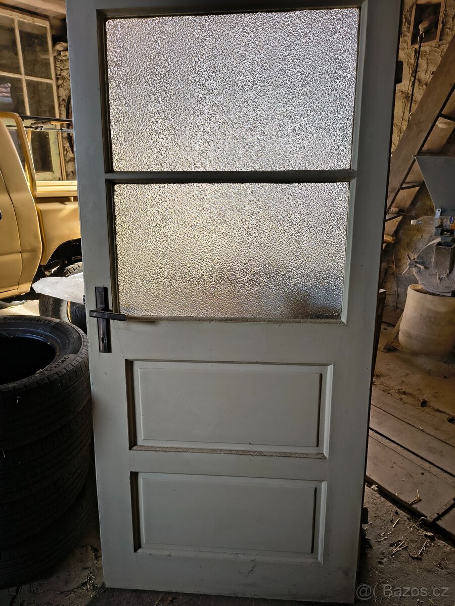 starší dveře z modřínu