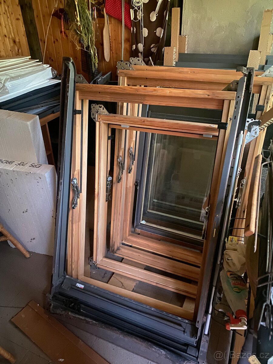 4x dřevěná střešní okna + Venkovní hliníková roleta