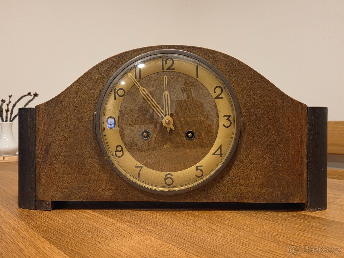 Staré mechanické hodiny