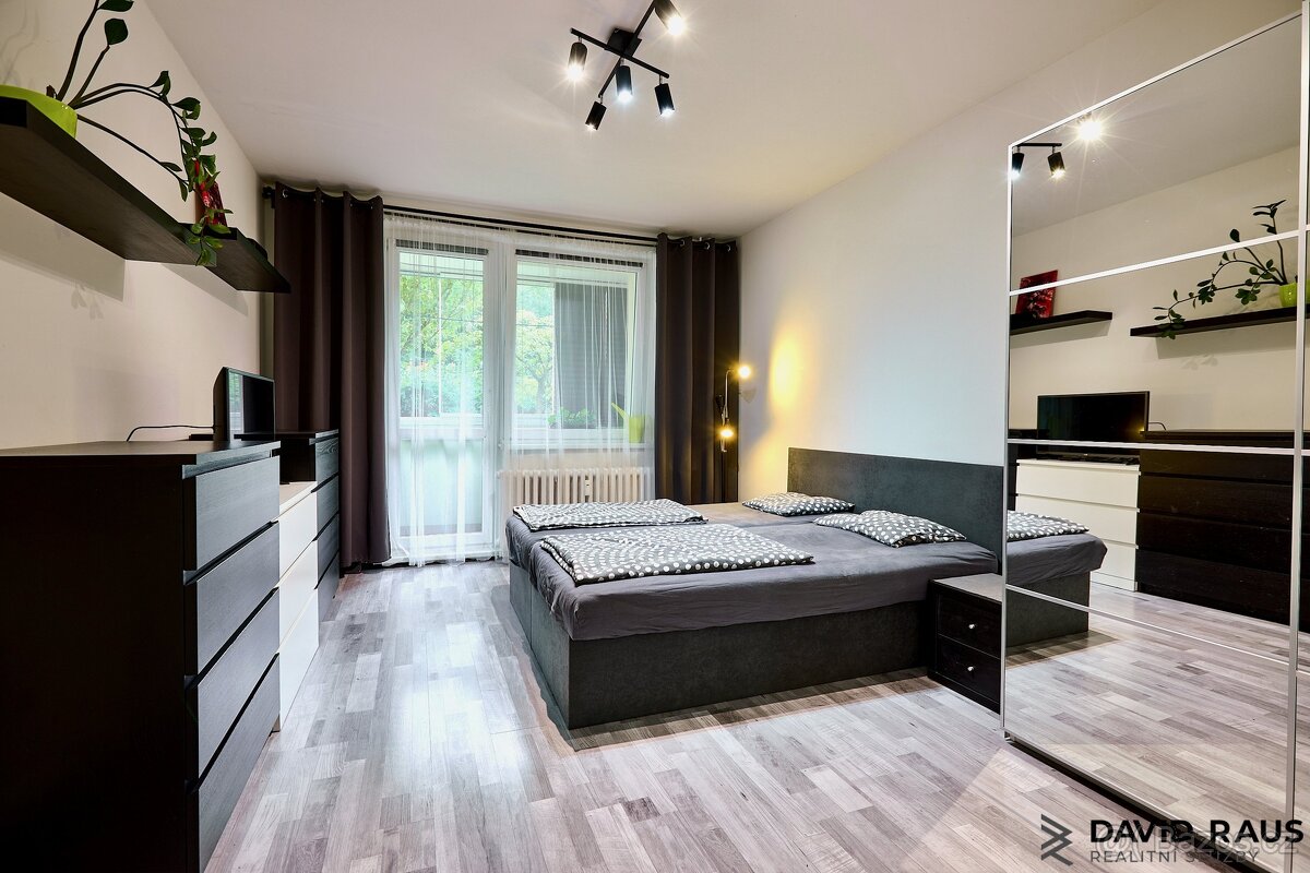 Sale of a 2+kk apartment with a glazed loggia (37.79 m²) - Vondrá Street