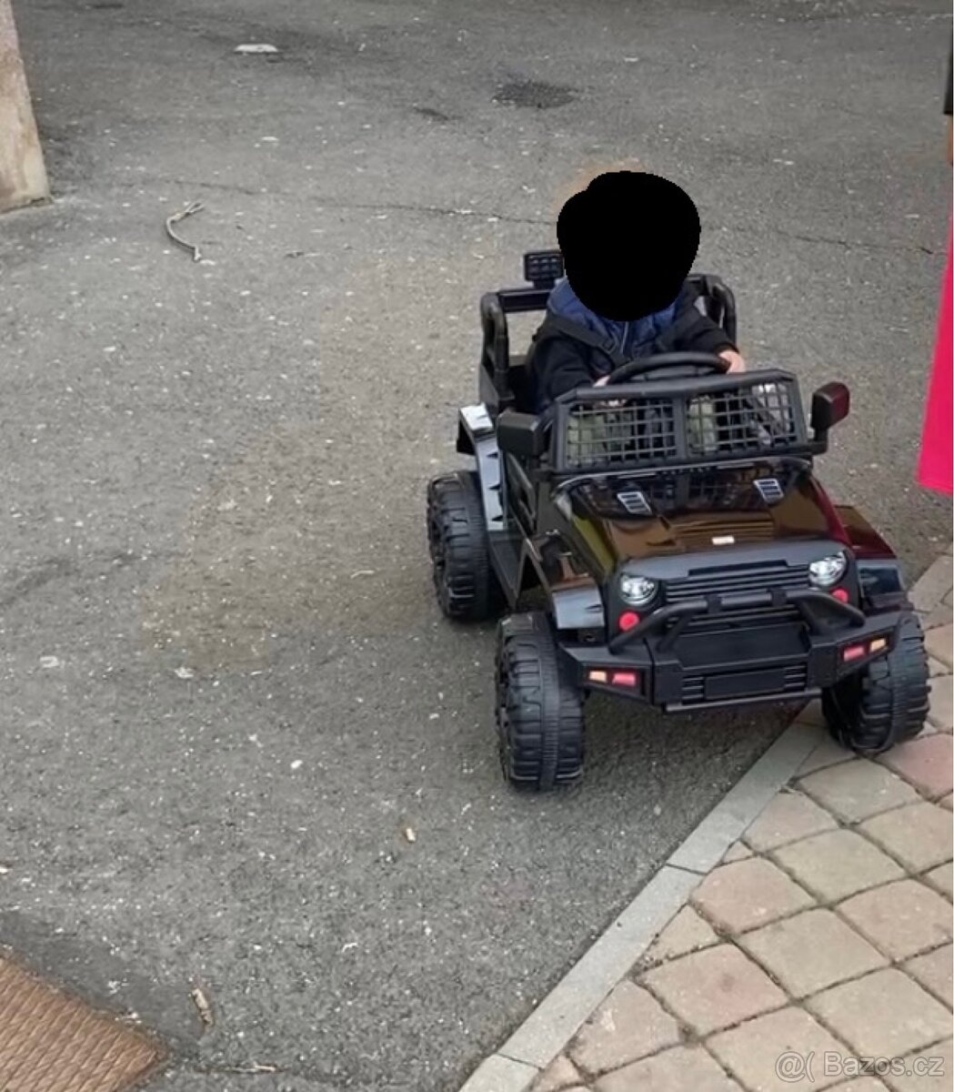 Dětské elektrické autíčko černé