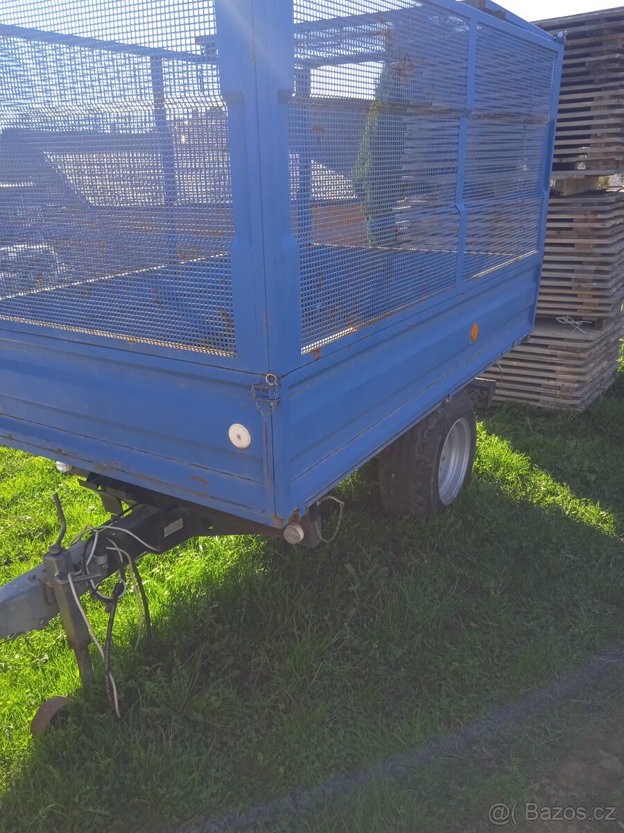 Přívěs za traktor sklápěcí