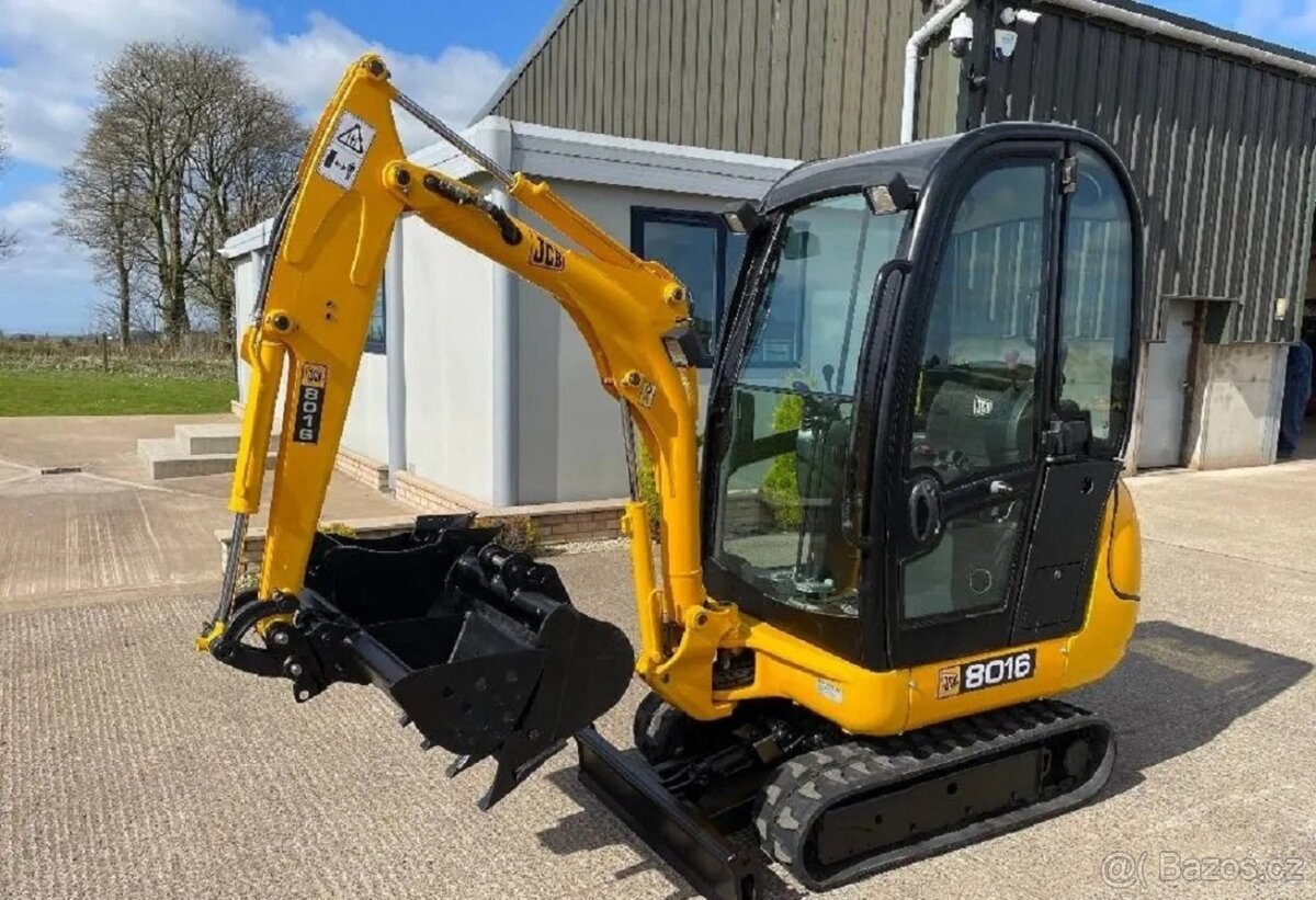 Prodám 3,5t minibagr značky jcb-14.2 kW|1,6t