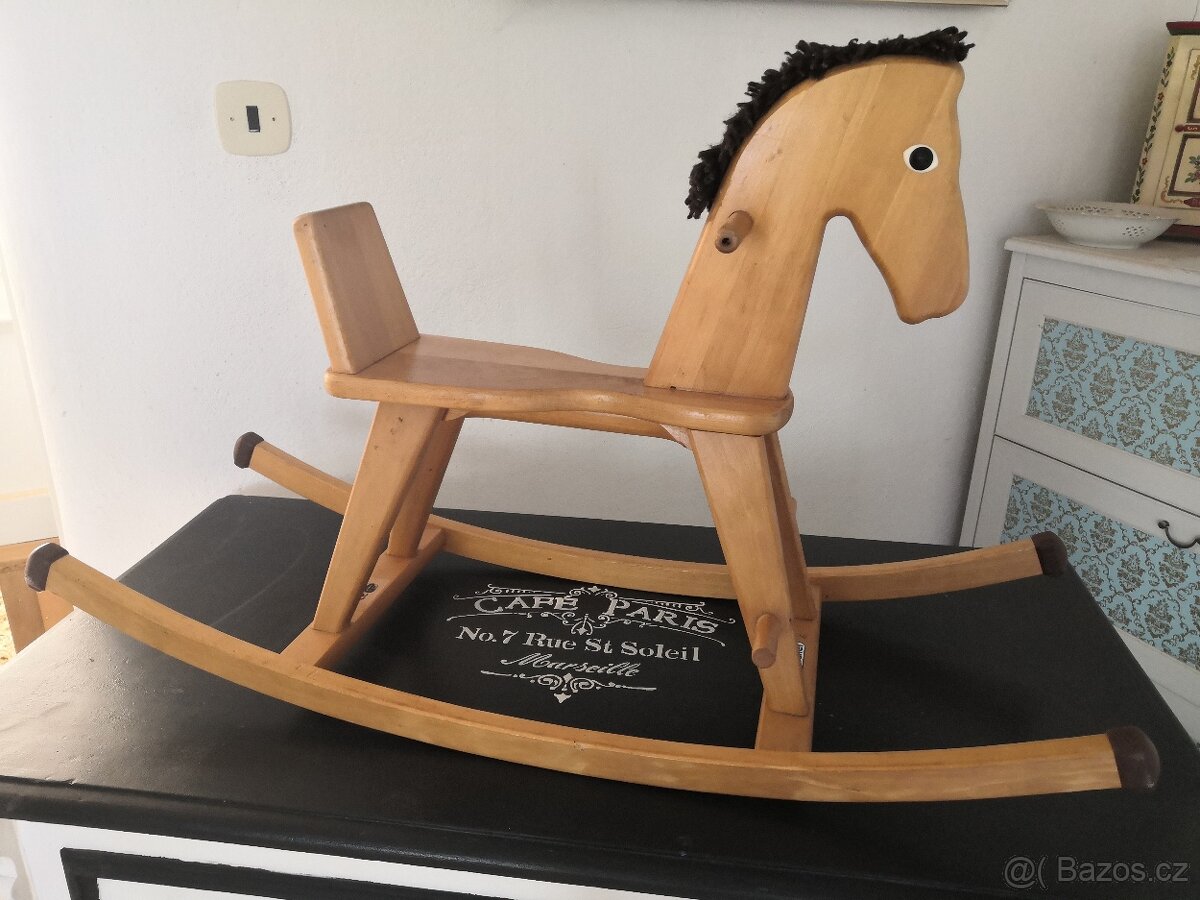 Houpací kůň dreveny