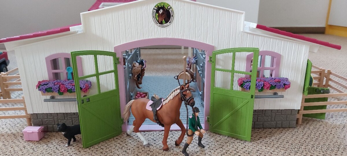 Schleich koně, stáje, sanitka, přepravní auto, mycí box