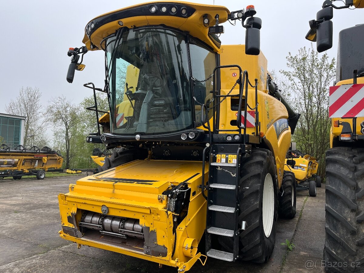 New Holland CR 8.90