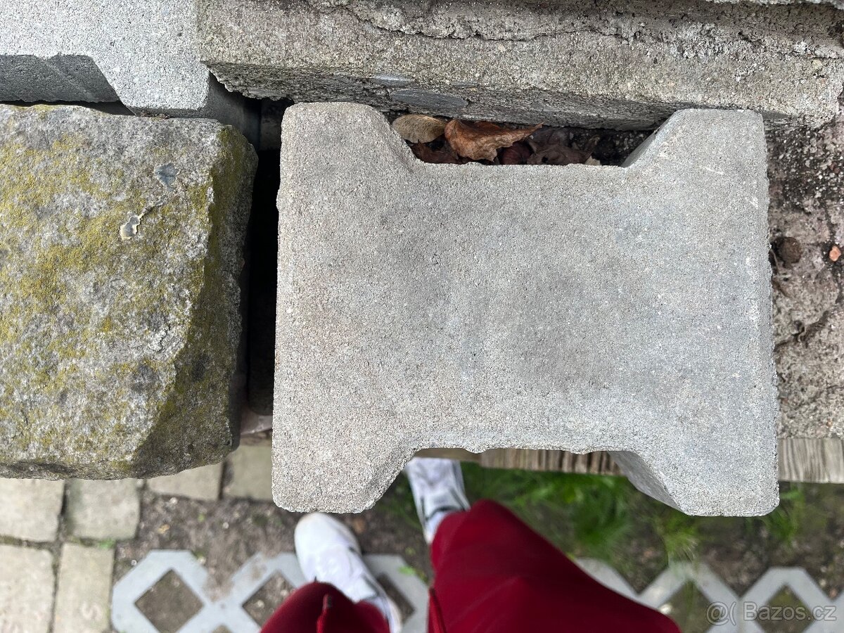Betonová zámková dlažba CSB KOST šedá