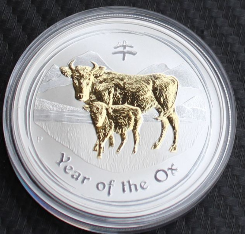 1 oz Rok Bůvola 2009 zlacený reliéf stříbrná mince