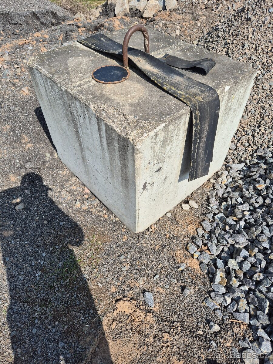 Koupím betonovou kostku,kostky