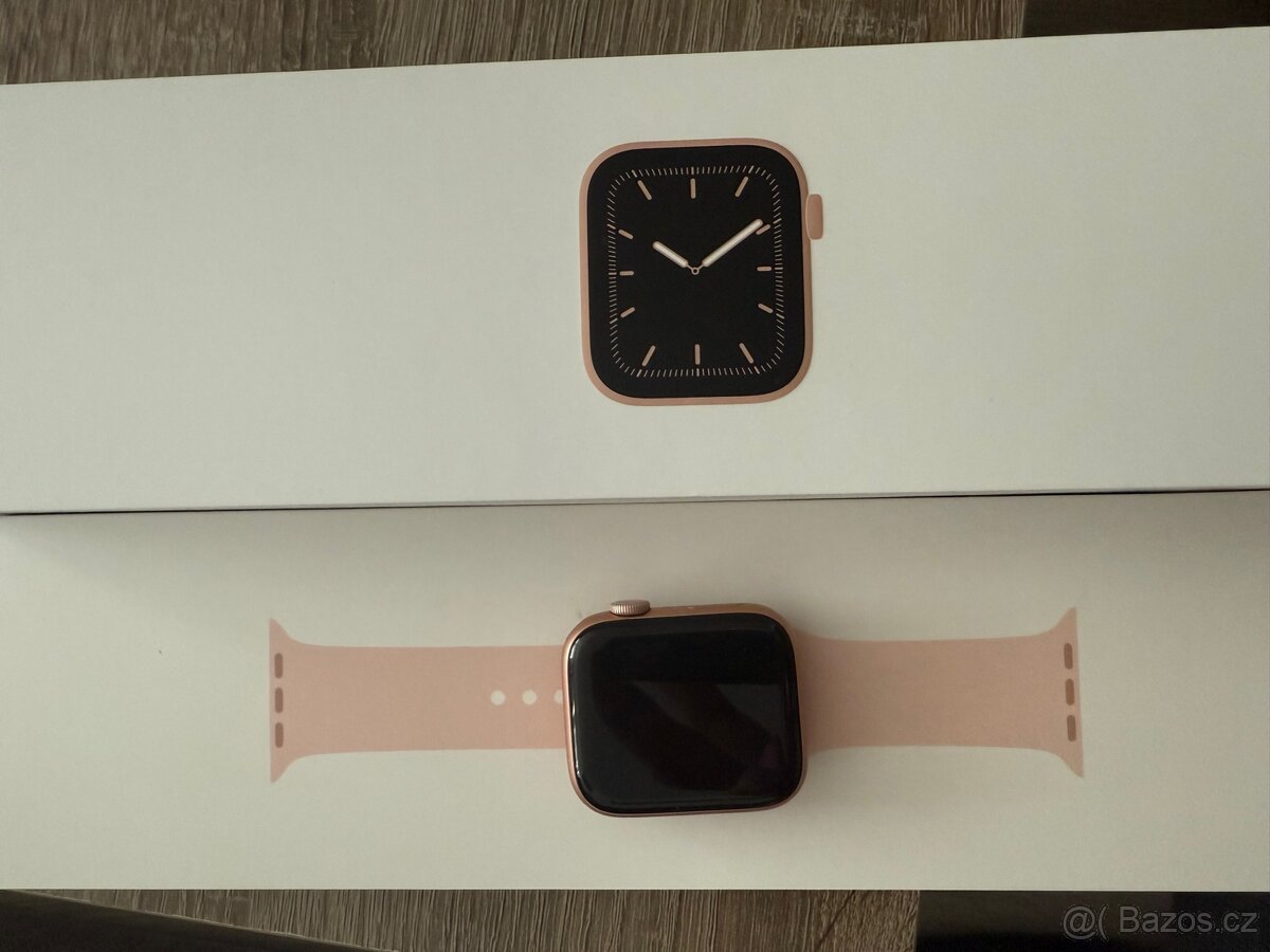 Prodám Apple Watch series 5, 44mm Rosegold Aluminium