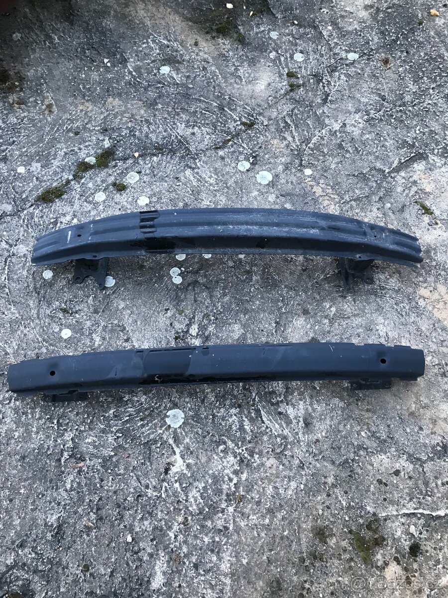 VÝZTUHA NÁRAZNÍKU NA ŠKODA FABIA 1