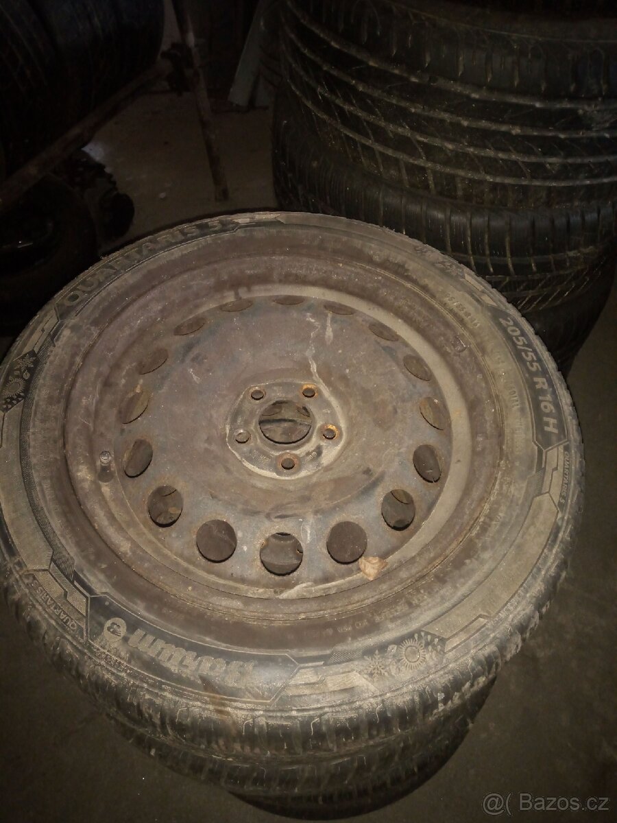 Prodám celoroční kola 5x100 205 55 R16 golf4