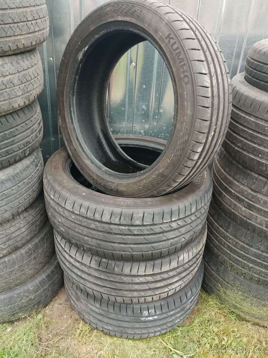 225/45/18