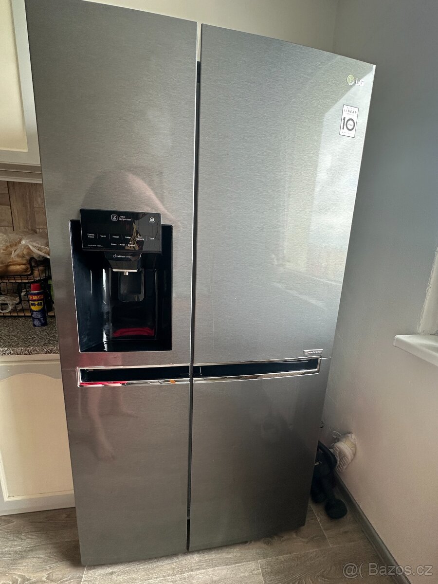 Americká Lednice LG ( kosmetické vady )