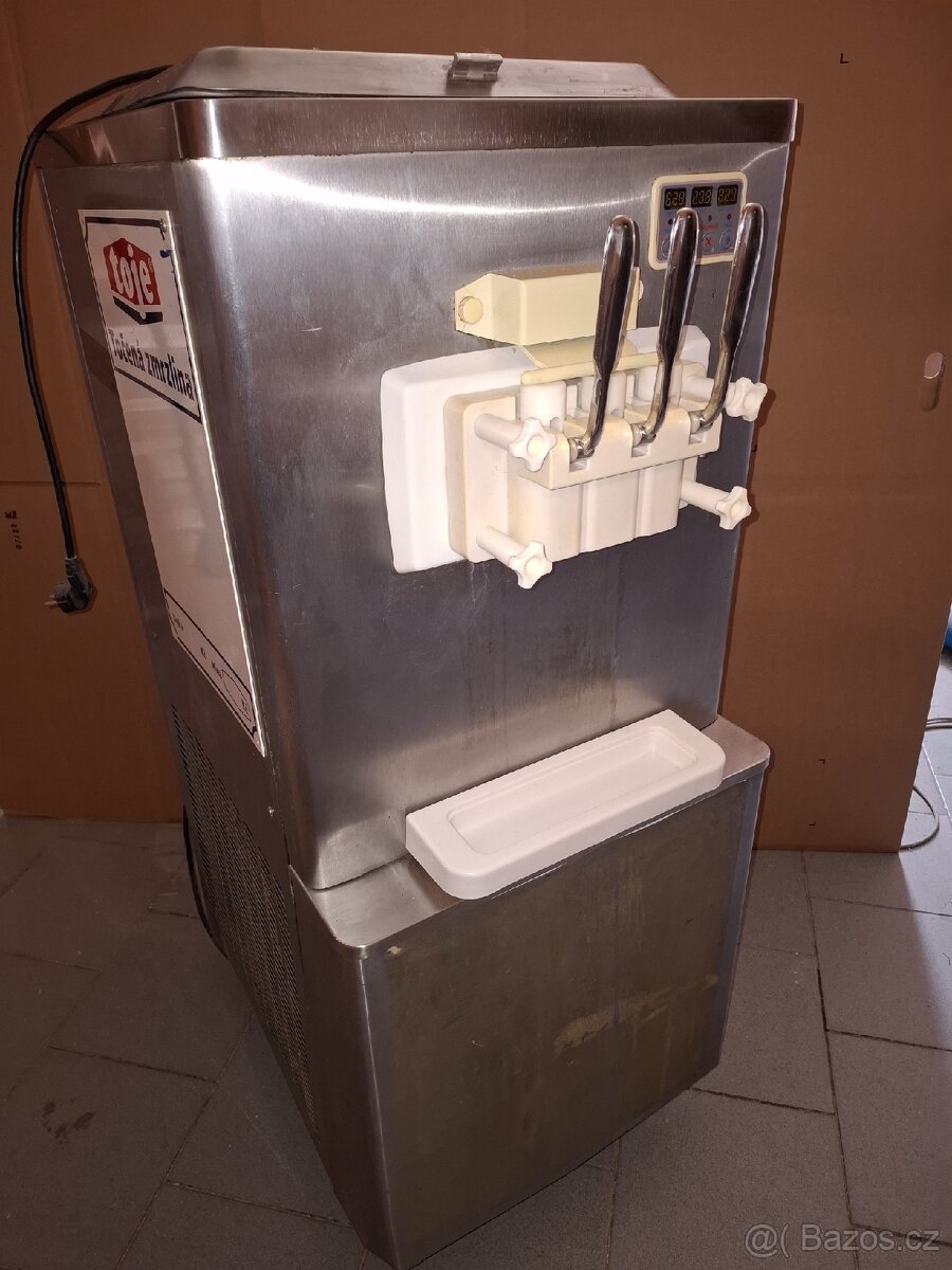 Zmrzlinovy stroj točená zmrzlina