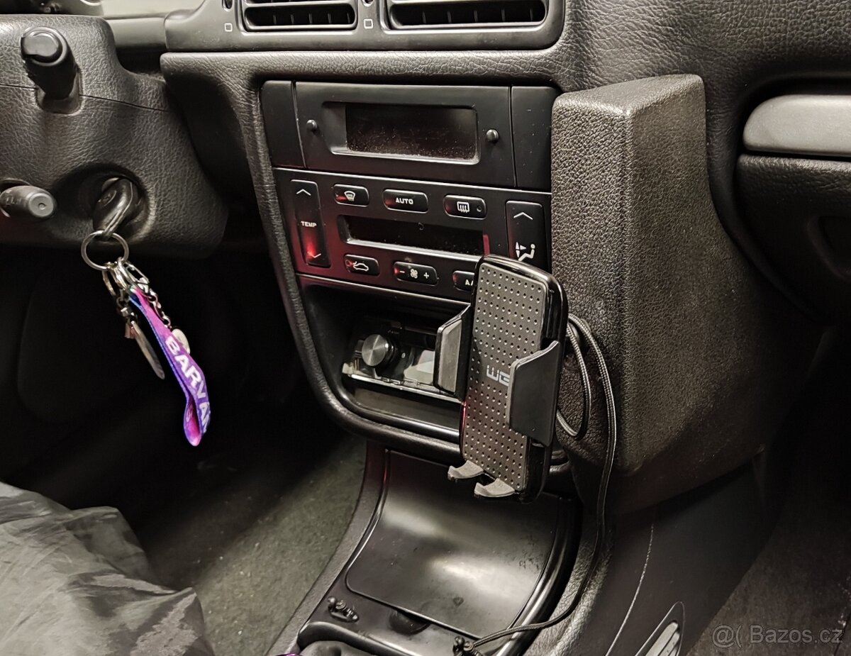 Držák telefonu Peugeot 406
