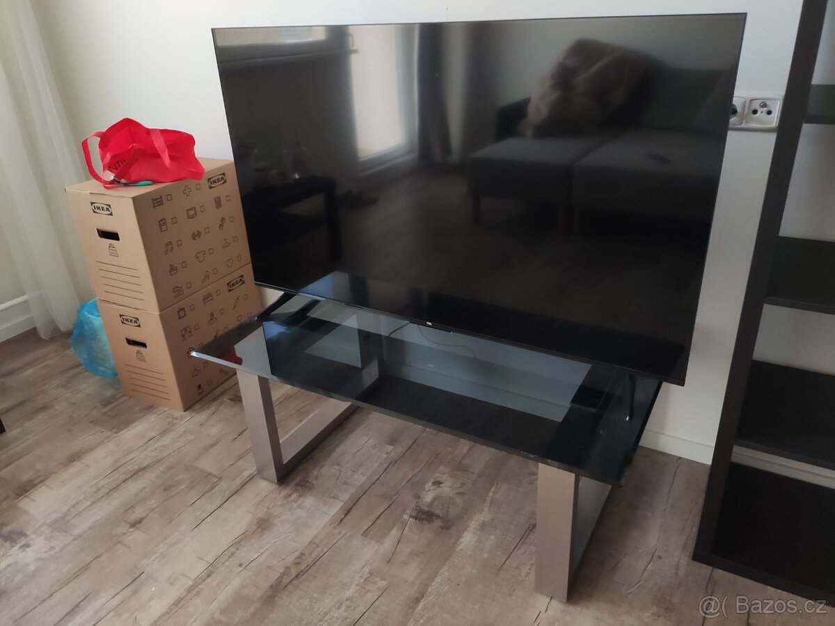 TV stolek za odvoz nebo drobný dobrovolný příspěvek