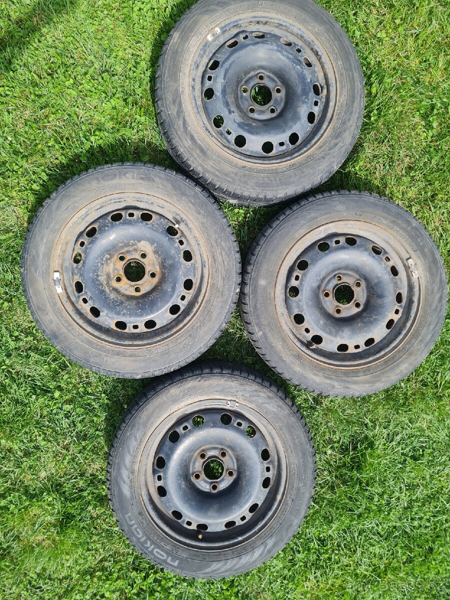 Sada kol rozteč 5x100 zimní pneu 185/60 r15