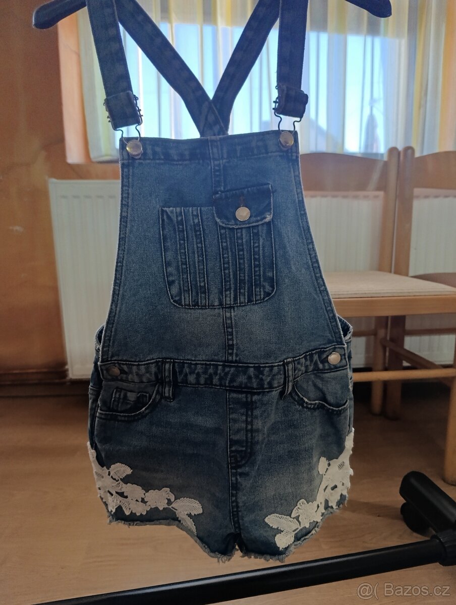 Kraťasy s laclem