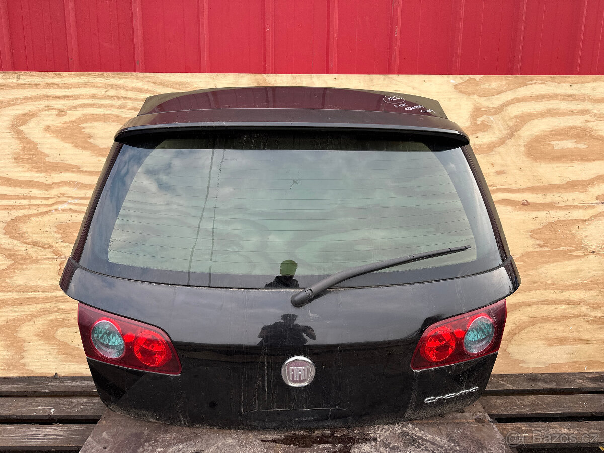 122.PRODÁM PÁTE DVEŘE, ZADNÍ VÍKO FIAT CROMA 2009
