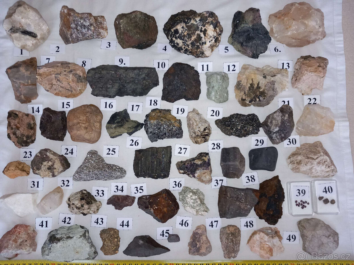 S87 Sbírka 49 ks minerálů