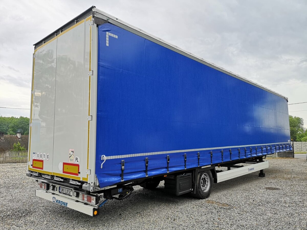 Jednoosý návěs lowdeck Krone r.v.2022. Málo jetý