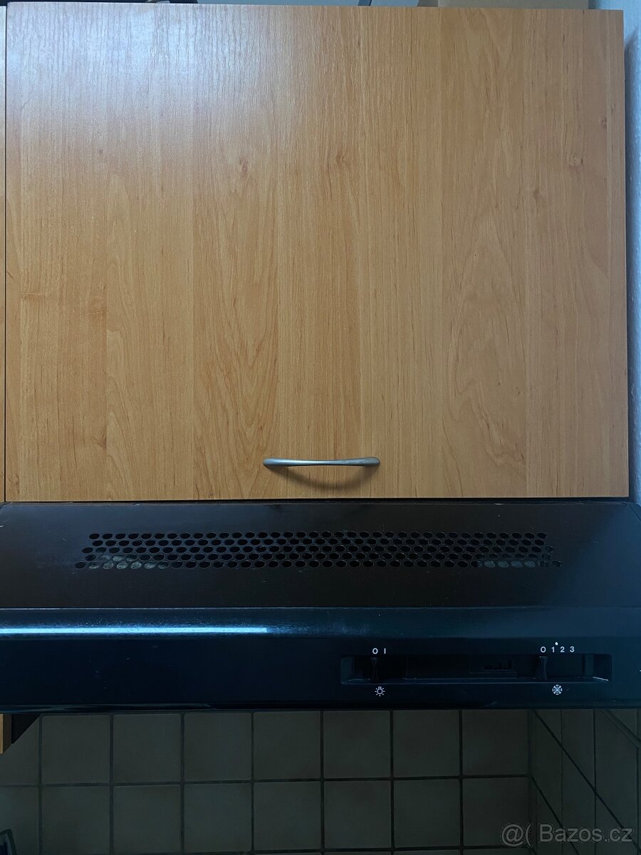 Horní kuchyňská skříňka + digestoř