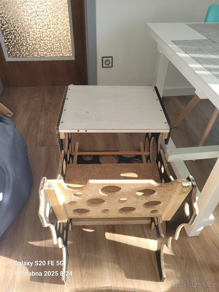Dětská židlička k Jídelnímu stolu